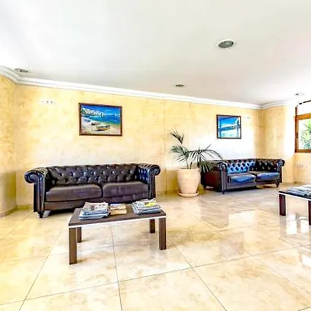 Apartment With One Bedroom In Costa Adeje With Wonderful Mountain View Shared Pool And Wifi Appartement Playa de las Américas